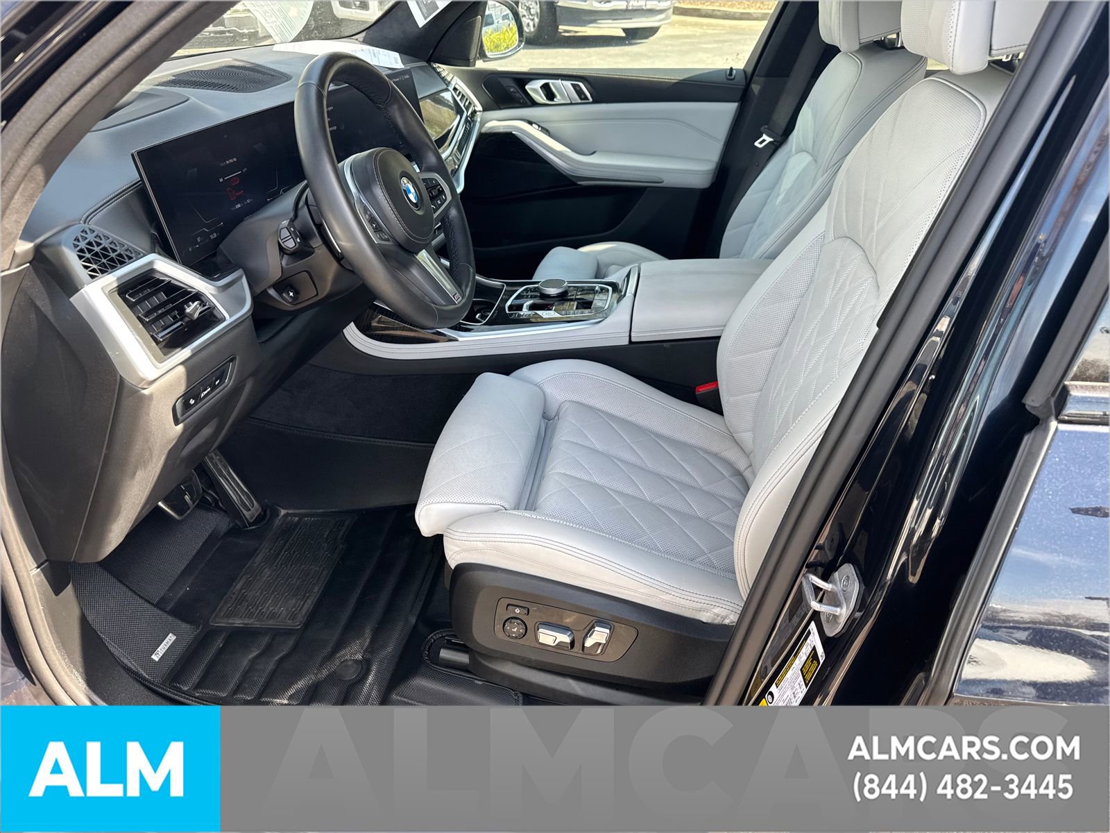 Used 2024 BMW X7 xDrive40i w/ M Sport Package AWD/4WD image 10