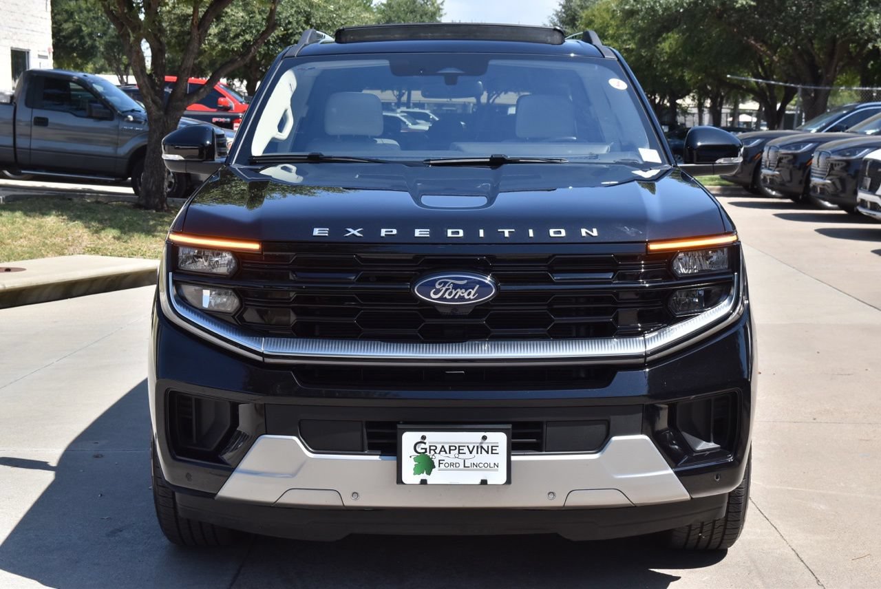 Certified 2025 Ford Expedition Platinum AWD/4WD image 3