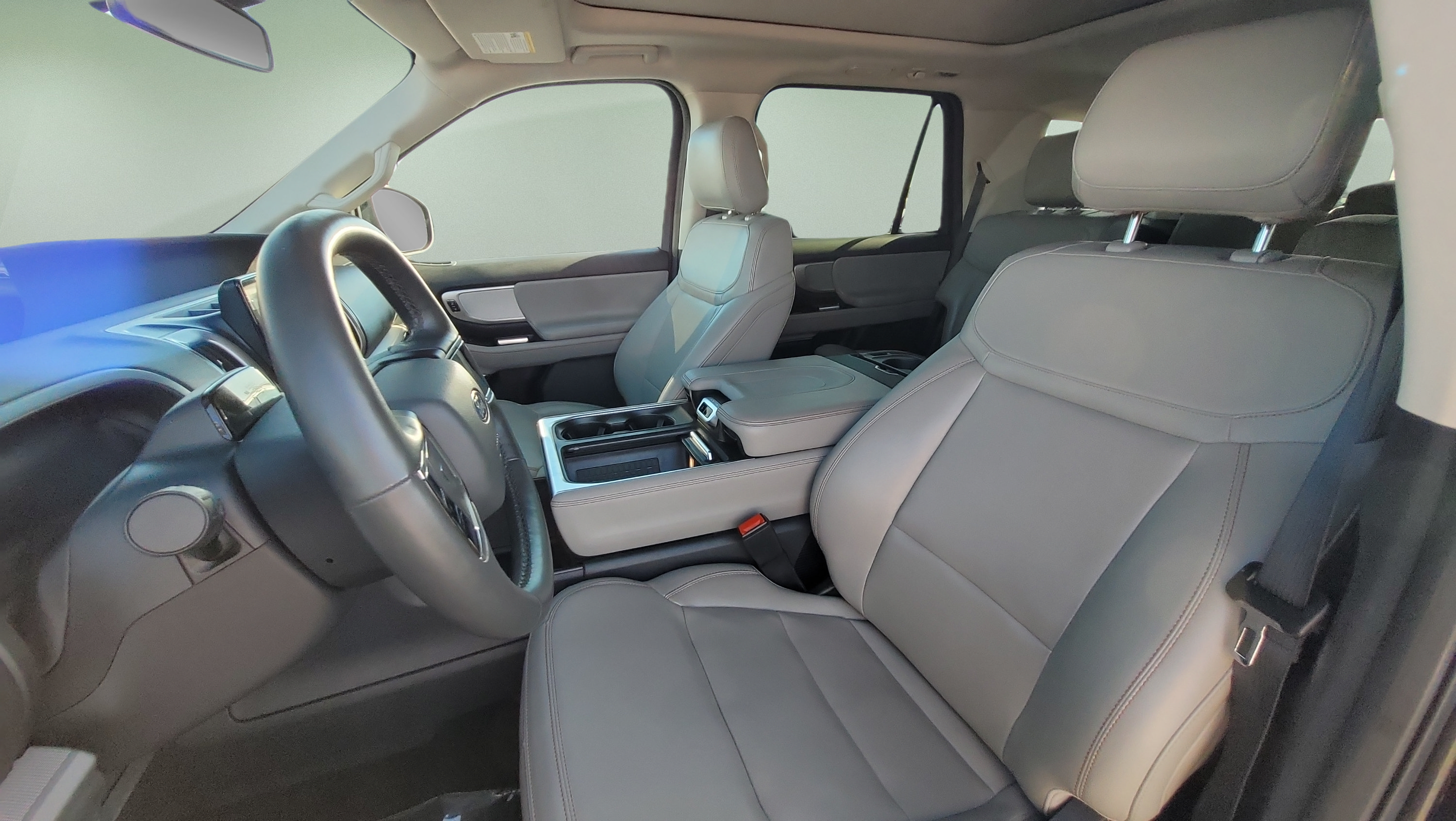 Certified 2025 Ford Expedition Active AWD/4WD image 27