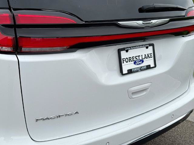 Used 2025 Chrysler Pacifica Select FWD image 21