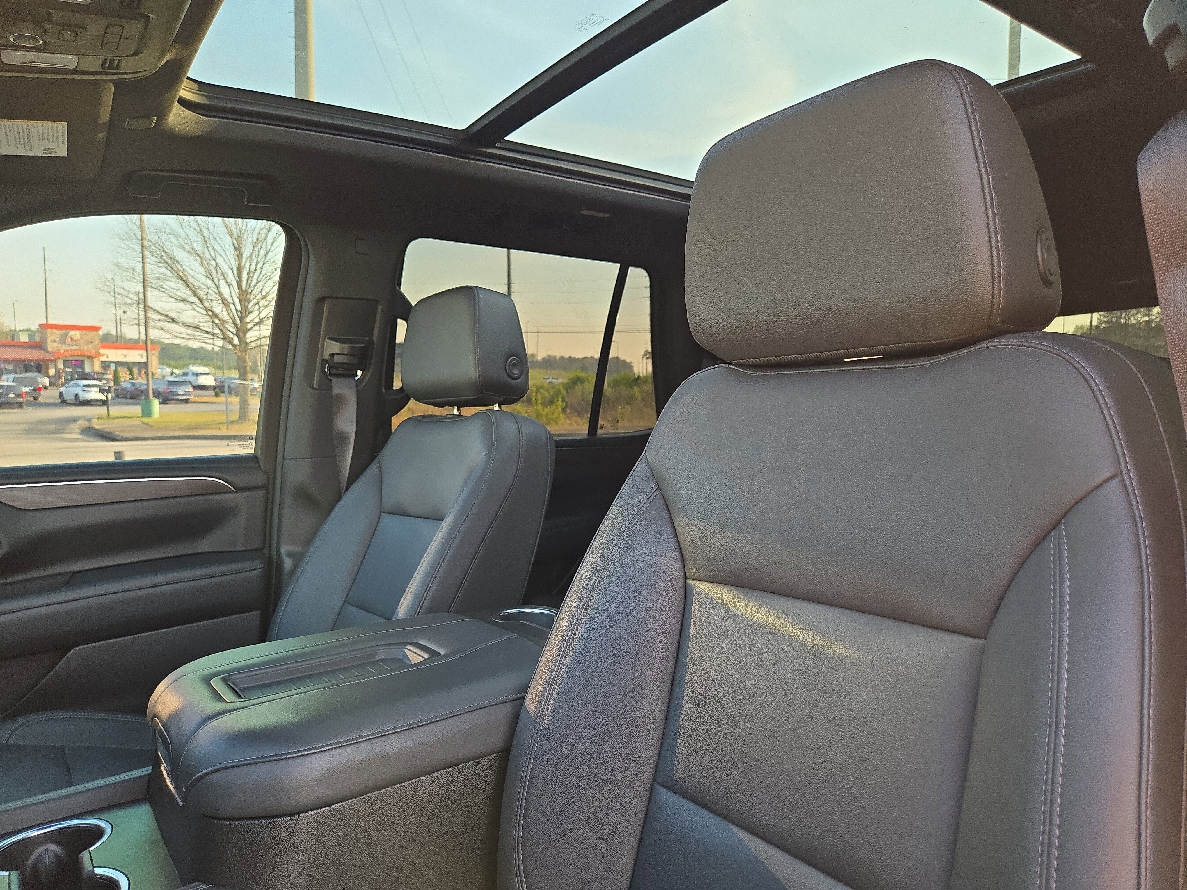 Used 2023 Chevrolet Tahoe Z71 w/ Luxury Package image 25