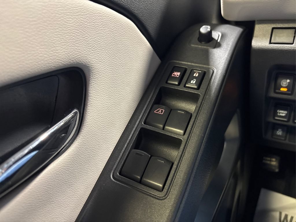 Used 2025 Nissan Frontier SV AWD/4WD image 36
