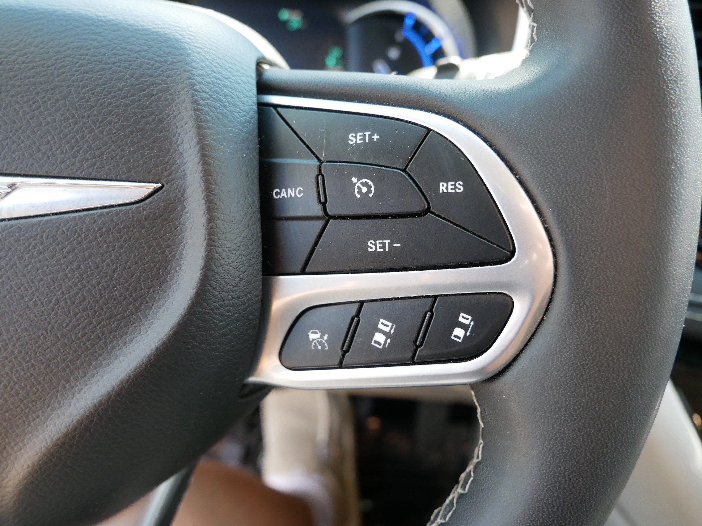 Used 2023 Chrysler Pacifica Limited FWD image 29
