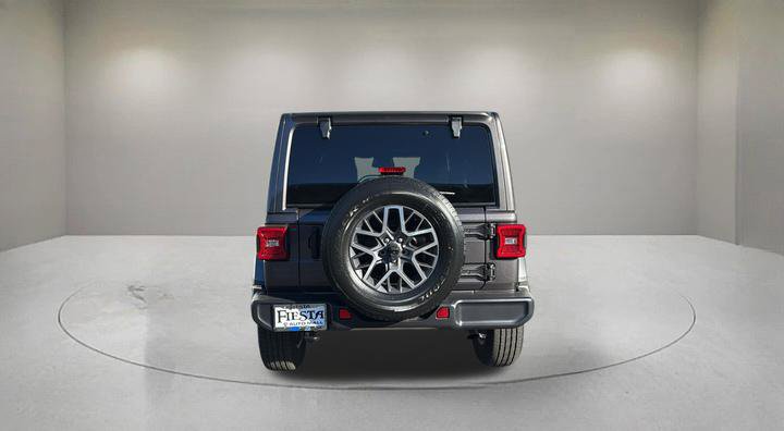 Used 2026 Jeep Wrangler Unlimited Sahara AWD/4WD image 3