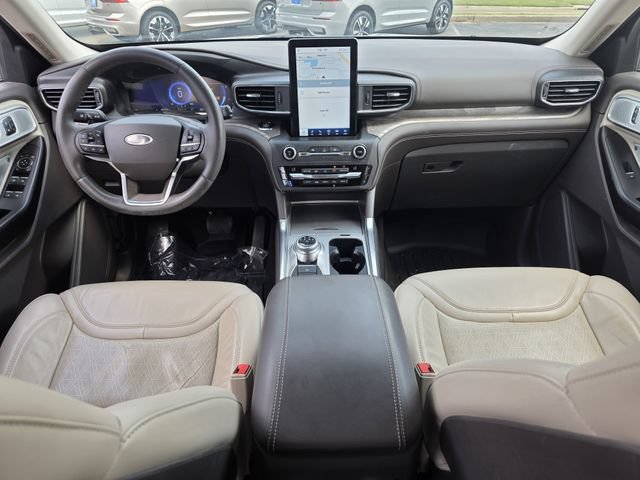 Certified 2020 Ford Explorer Platinum w/ Premium Technology Package AWD/4WD image 8