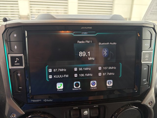 Used 2017 Jeep Wrangler Unlimited Rubicon AWD/4WD image 12