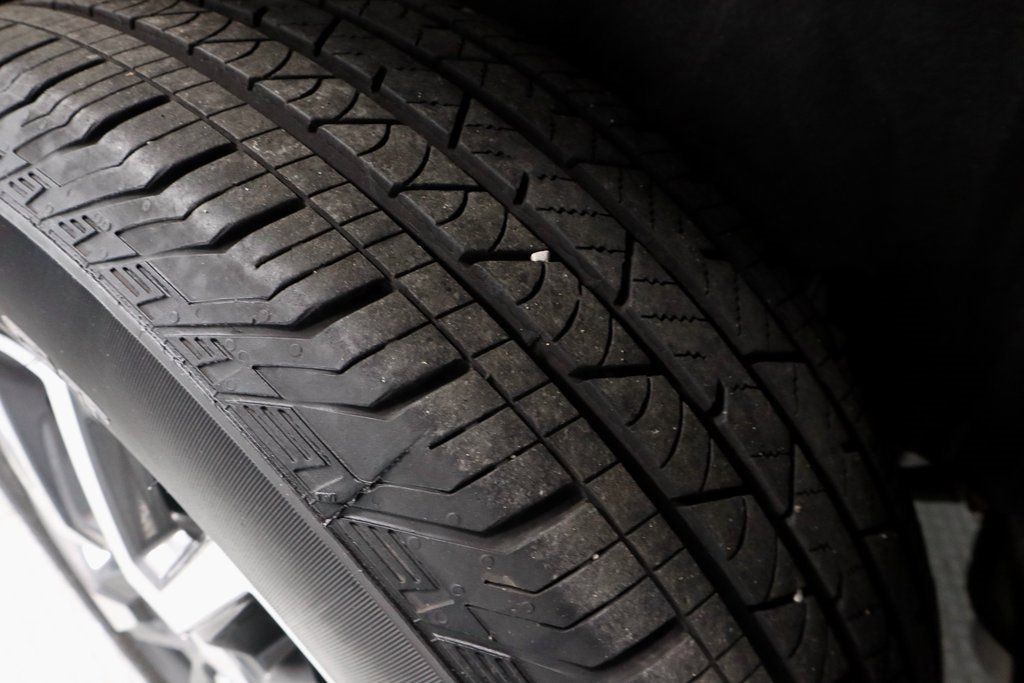 Used 2023 GMC Acadia SLE w/ Driver Convenience Package image 20