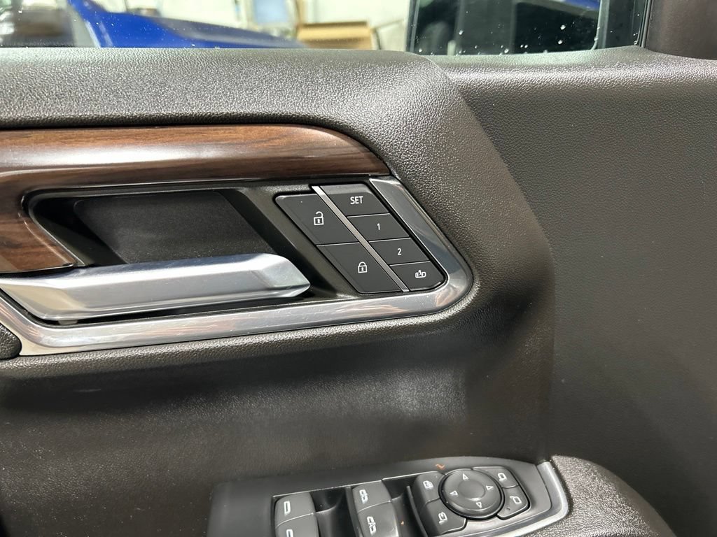 Used 2023 GMC Sierra 1500 SLT w/ SLT Premium Package AWD/4WD image 16