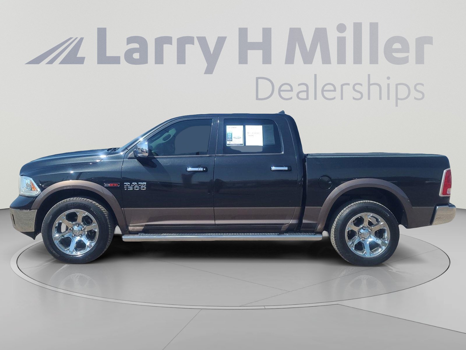 Used 2018 RAM 1500 Laramie w/ Convenience Group AWD/4WD image 2
