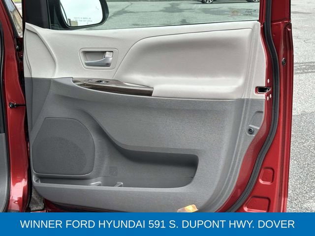 Used 2020 Toyota Sienna XLE image 10