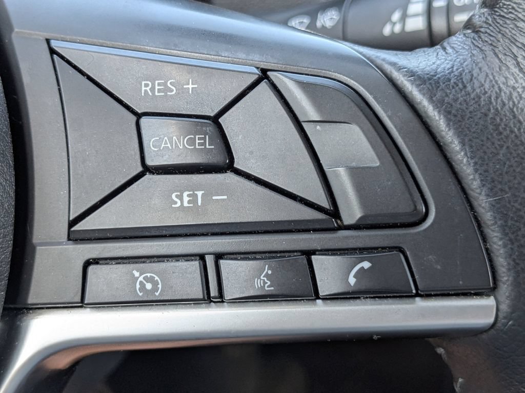 Used 2020 Nissan Rogue SV FWD image 23