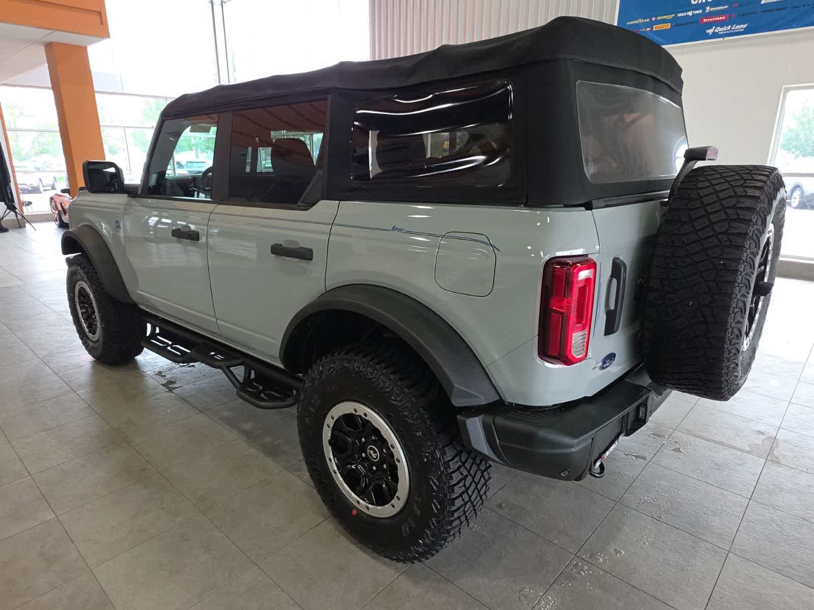 Certified 2022 Ford Bronco Black Diamond w/ Sasquatch Package AWD/4WD image 13