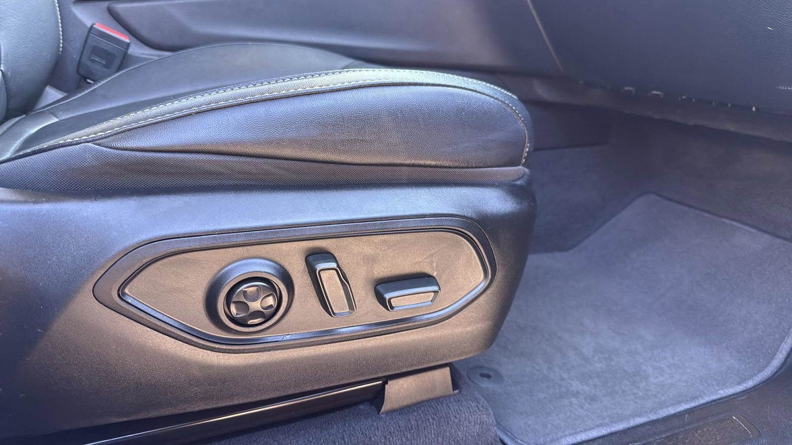 Used 2022 Jeep Grand Cherokee L Limited image 25