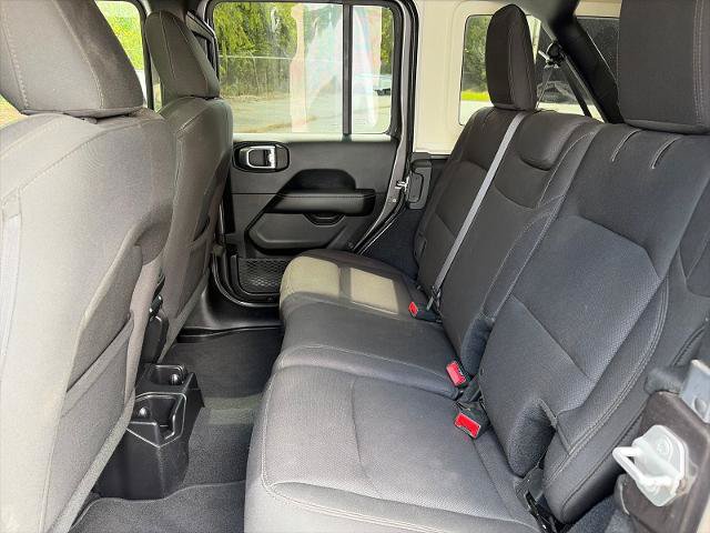 Used 2018 Jeep Wrangler Unlimited Sahara AWD/4WD image 18
