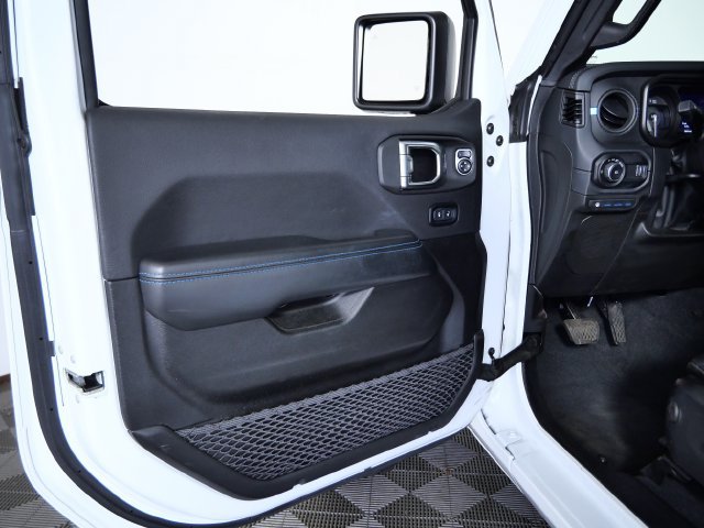 Used 2024 Jeep Wrangler Unlimited Rubicon 4xe AWD/4WD image 17