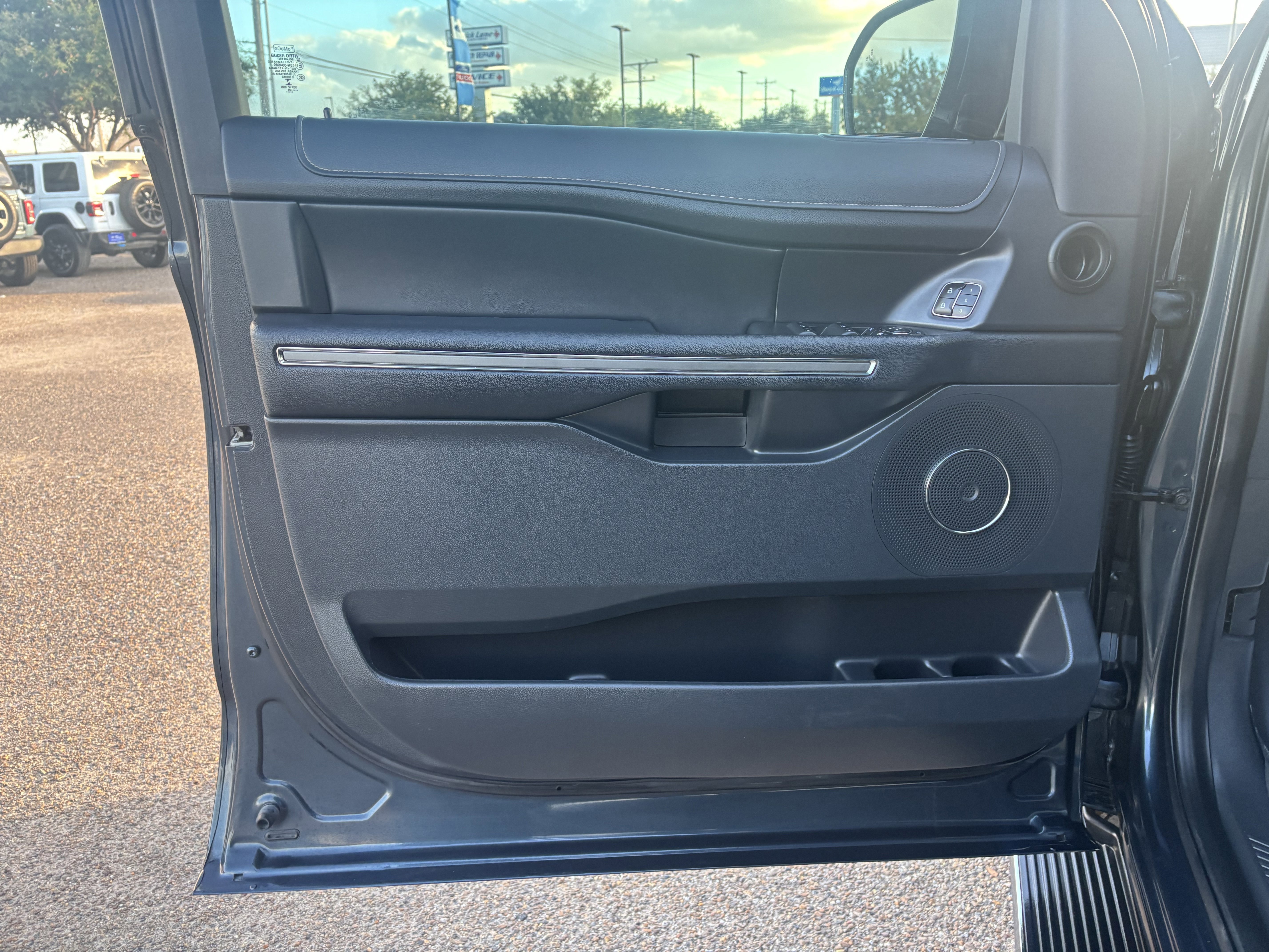 Certified 2022 Ford Expedition XLT image 13