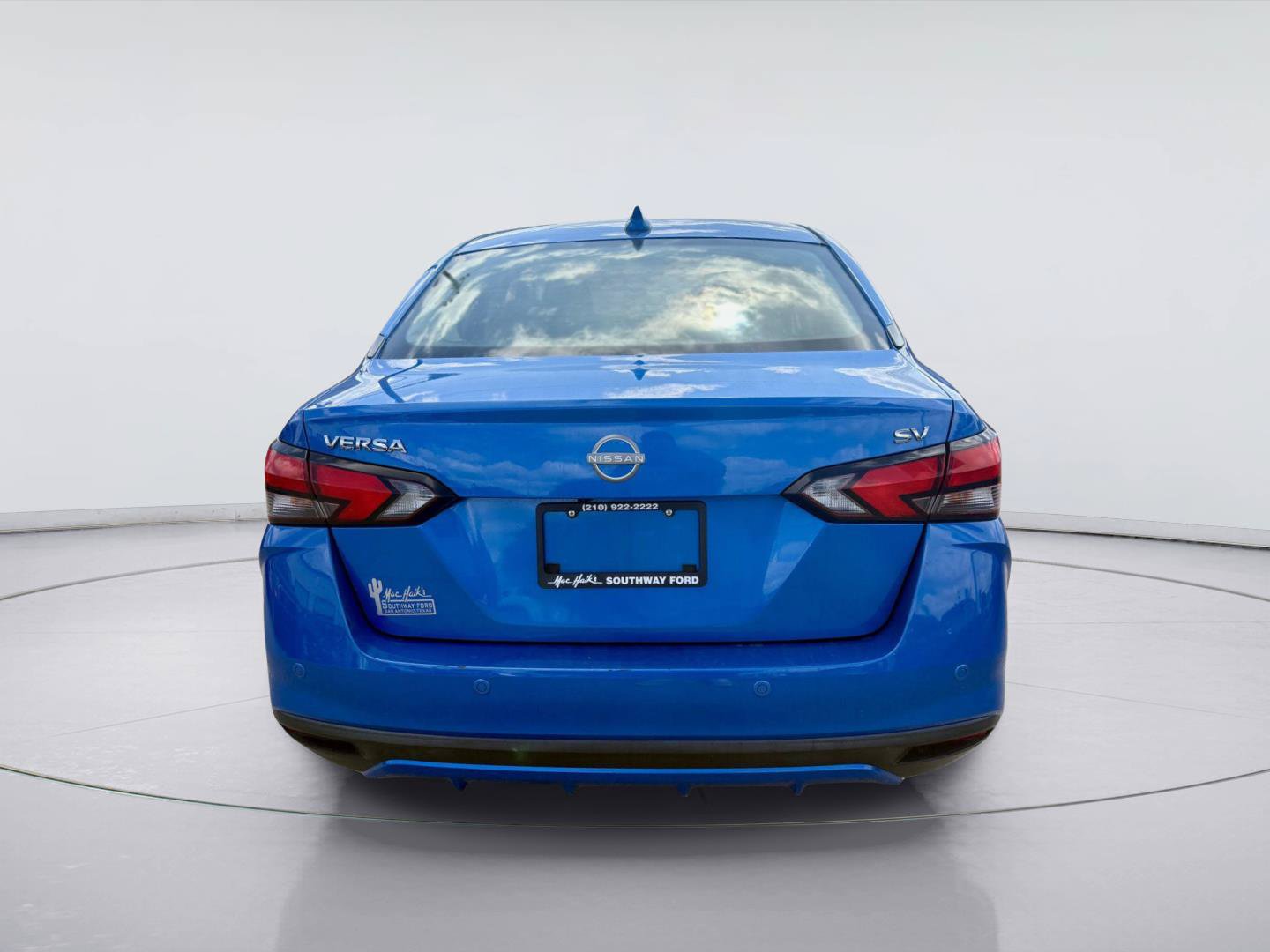 Used 2024 Nissan Versa SV FWD image 4