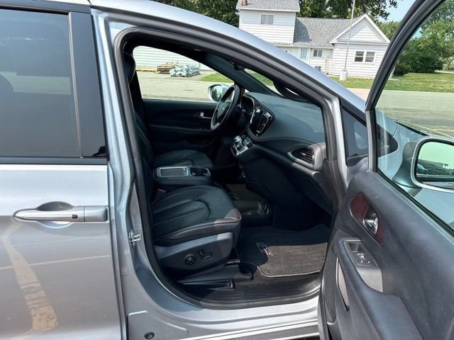 Used 2020 Chrysler Pacifica Limited FWD image 4