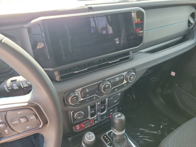 Used 2024 Jeep Wrangler Unlimited Rubicon 4xe AWD/4WD image 27
