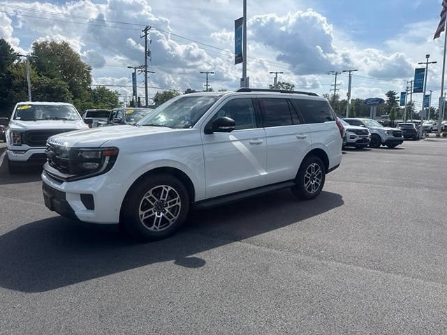 Certified 2025 Ford Expedition Active AWD/4WD image 3