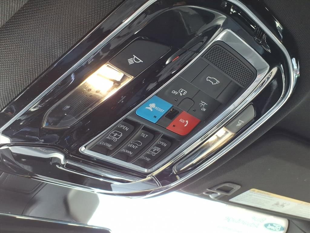 Used 2022 Jeep Grand Cherokee Overland w/ Luxury Tech Group IV image 21