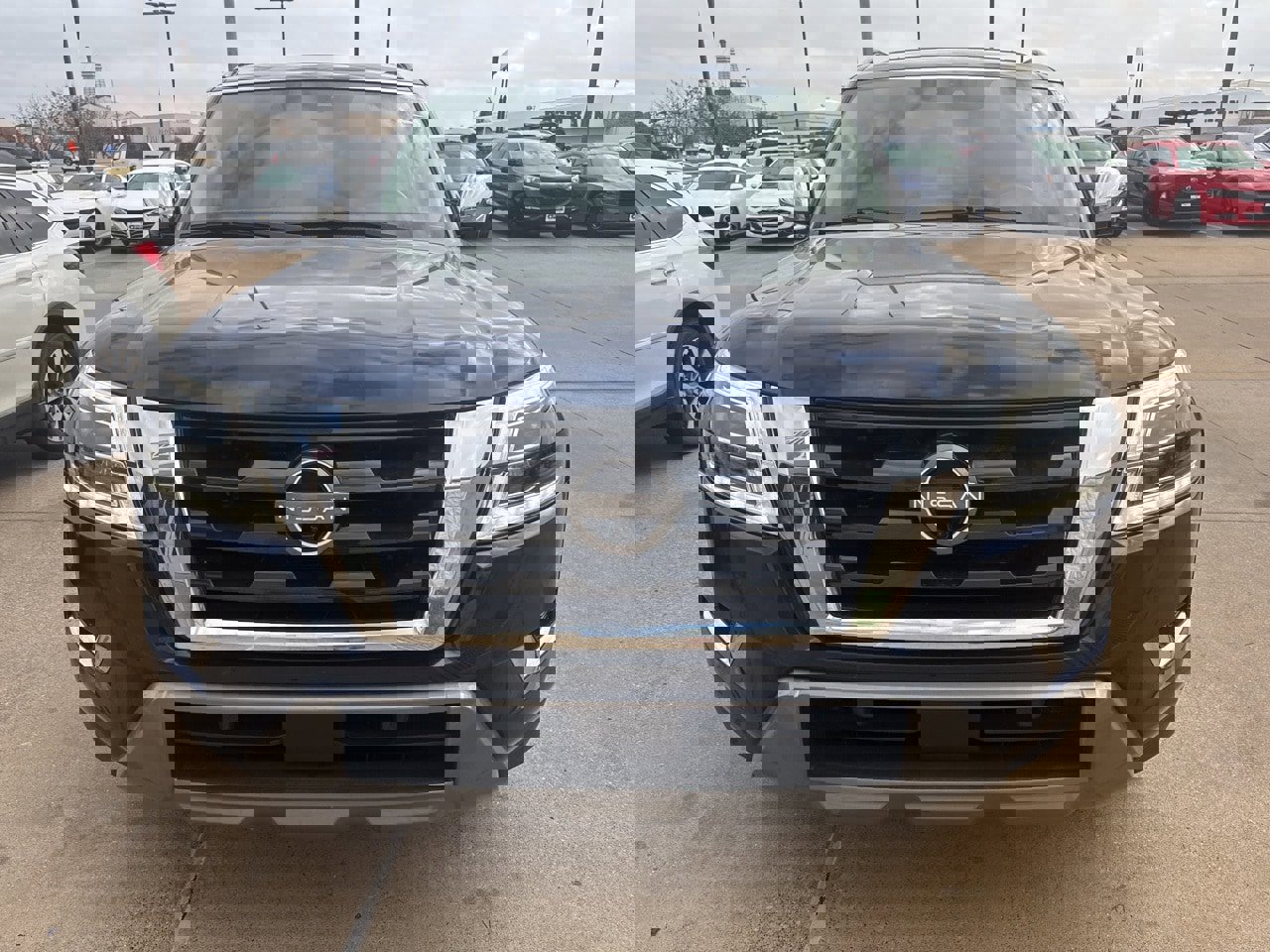 Used 2022 Nissan Armada Platinum w/ Captain's Chairs Package image 2