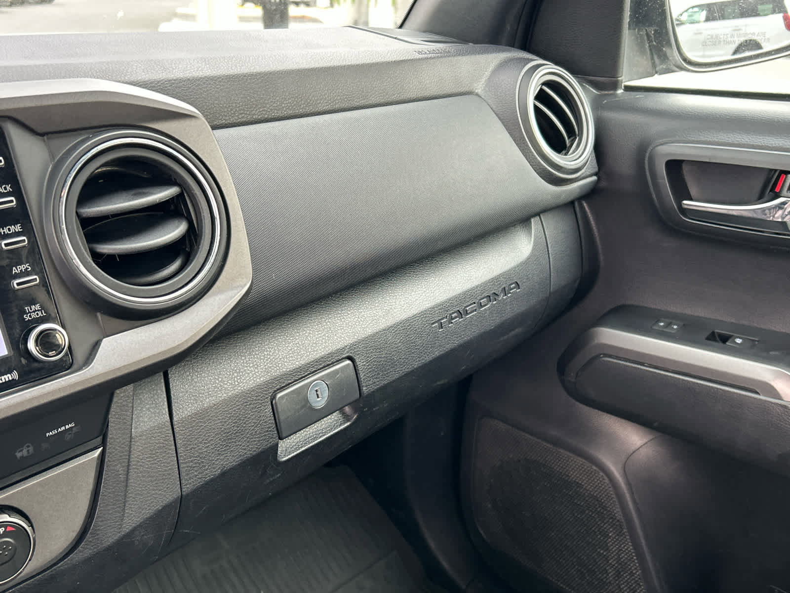 Used 2023 Toyota Tacoma TRD Off-Road image 39