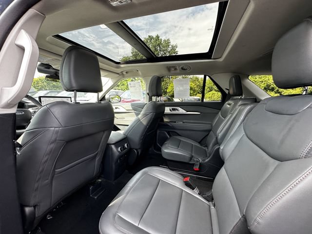 Certified 2025 Ford Explorer Active w/ Active Comfort Package AWD/4WD image 18