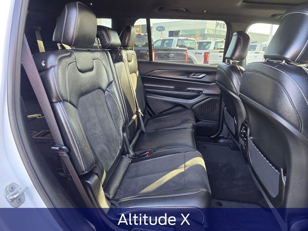 Used 2024 Jeep Grand Cherokee L Altitude AWD/4WD image 17