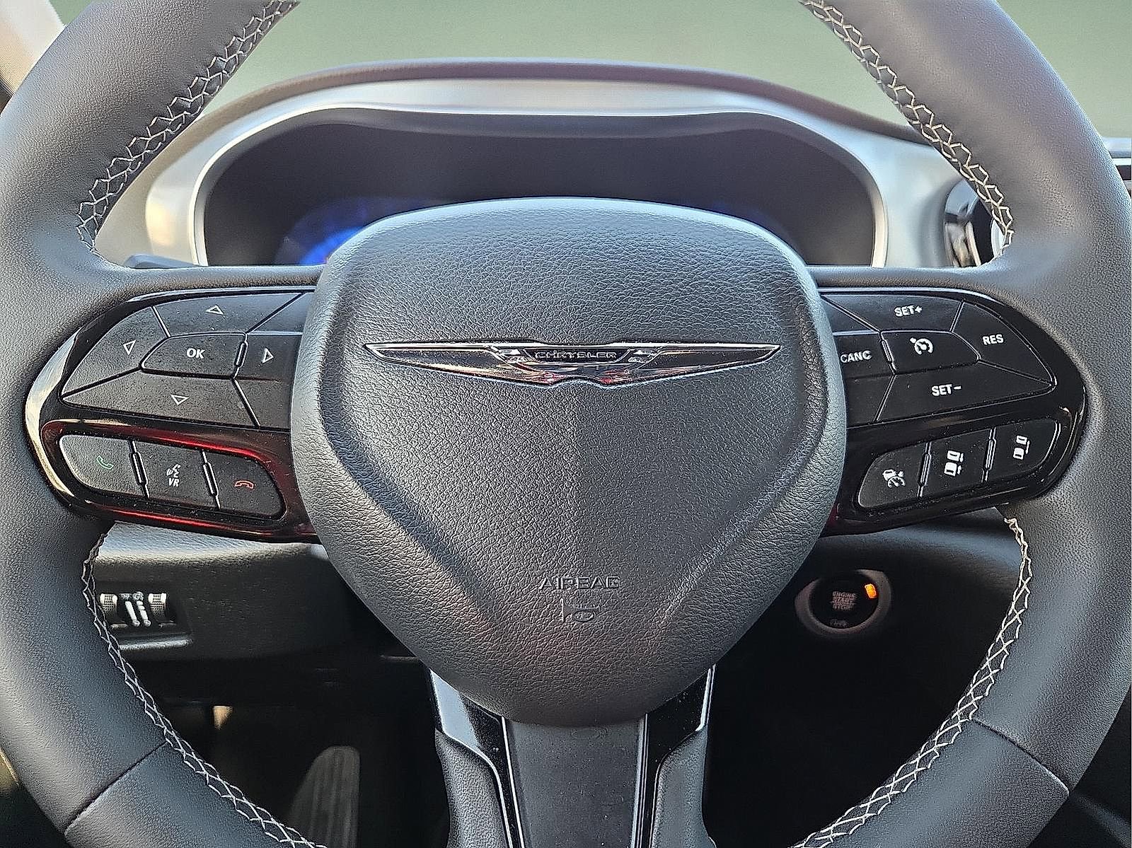 Used 2025 Chrysler Pacifica Limited image 24