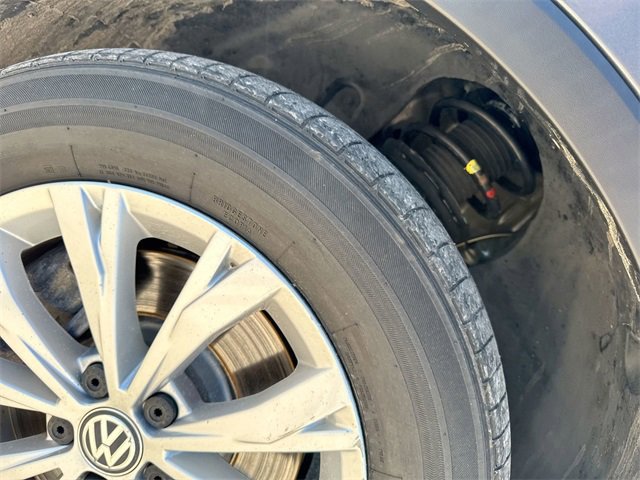 Used 2018 Volkswagen Tiguan SE w/ Panoramic Sunroof Package image 38