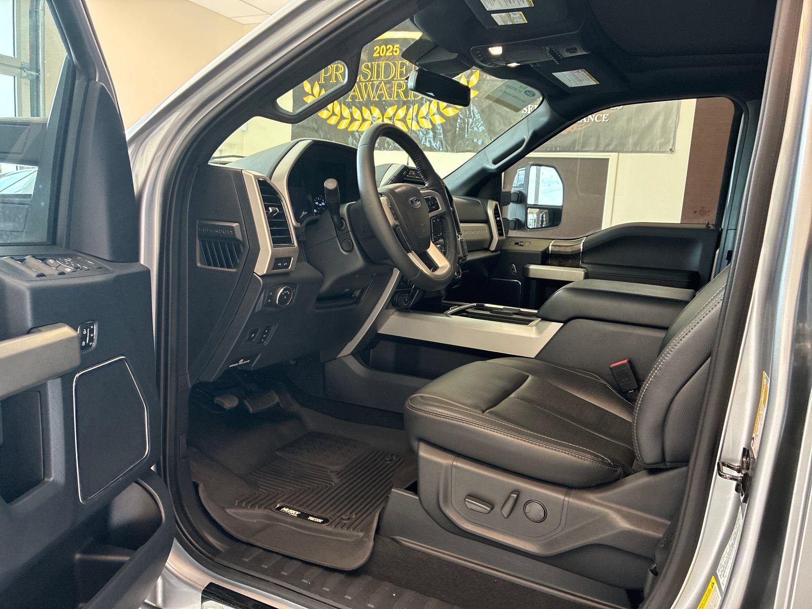 Certified 2022 Ford F250 Lariat w/ Black Appearance Package AWD/4WD image 10