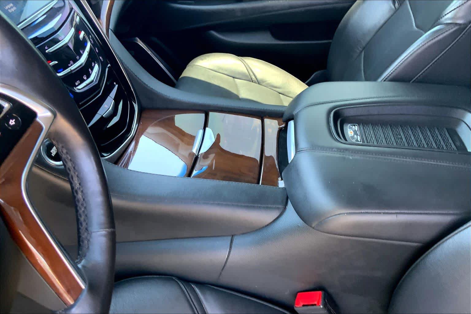 Used 2019 Cadillac Escalade Premium Luxury AWD/4WD image 17