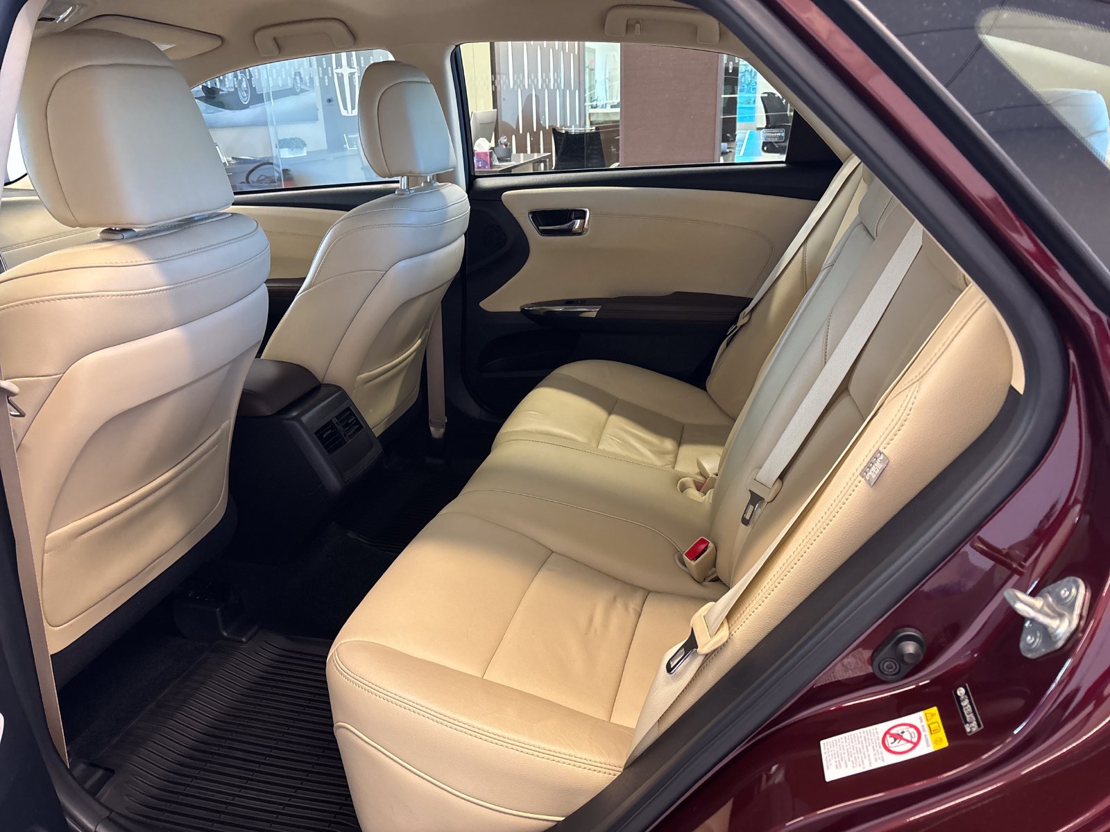 Used 2018 Toyota Avalon XLE w/ All Weather Liner Package FWD image 11