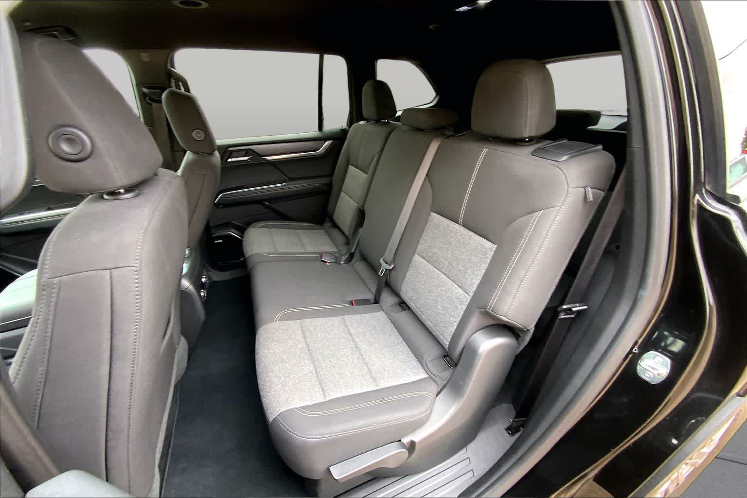 Used 2025 GMC Acadia Elevation FWD image 21