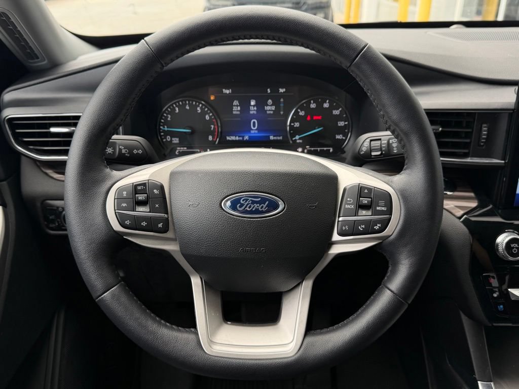 Certified 2024 Ford Explorer Limited w/ Limited Technology Package AWD/4WD image 13