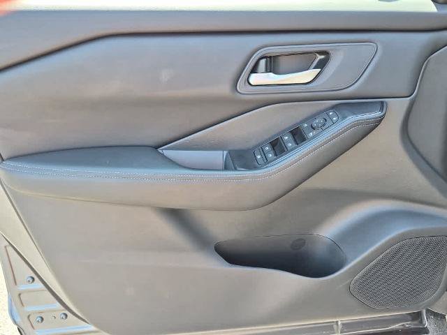 Used 2026 Nissan Rogue SV AWD/4WD image 9