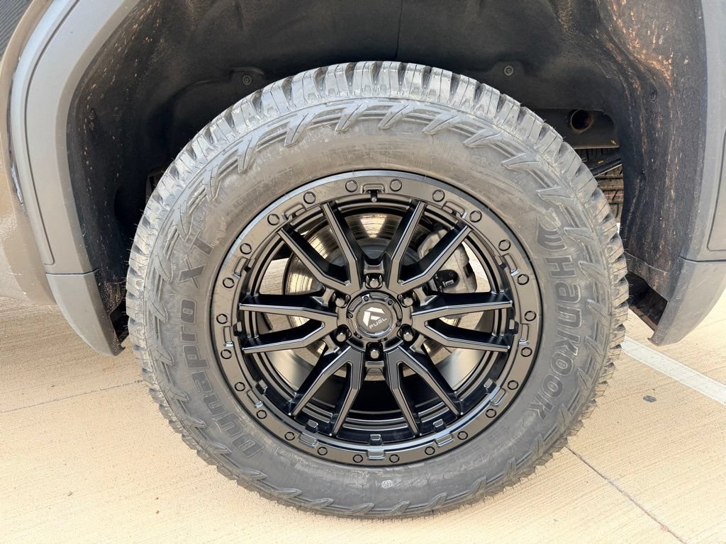 Used 2025 GMC Sierra 1500 SLT AWD/4WD image 9
