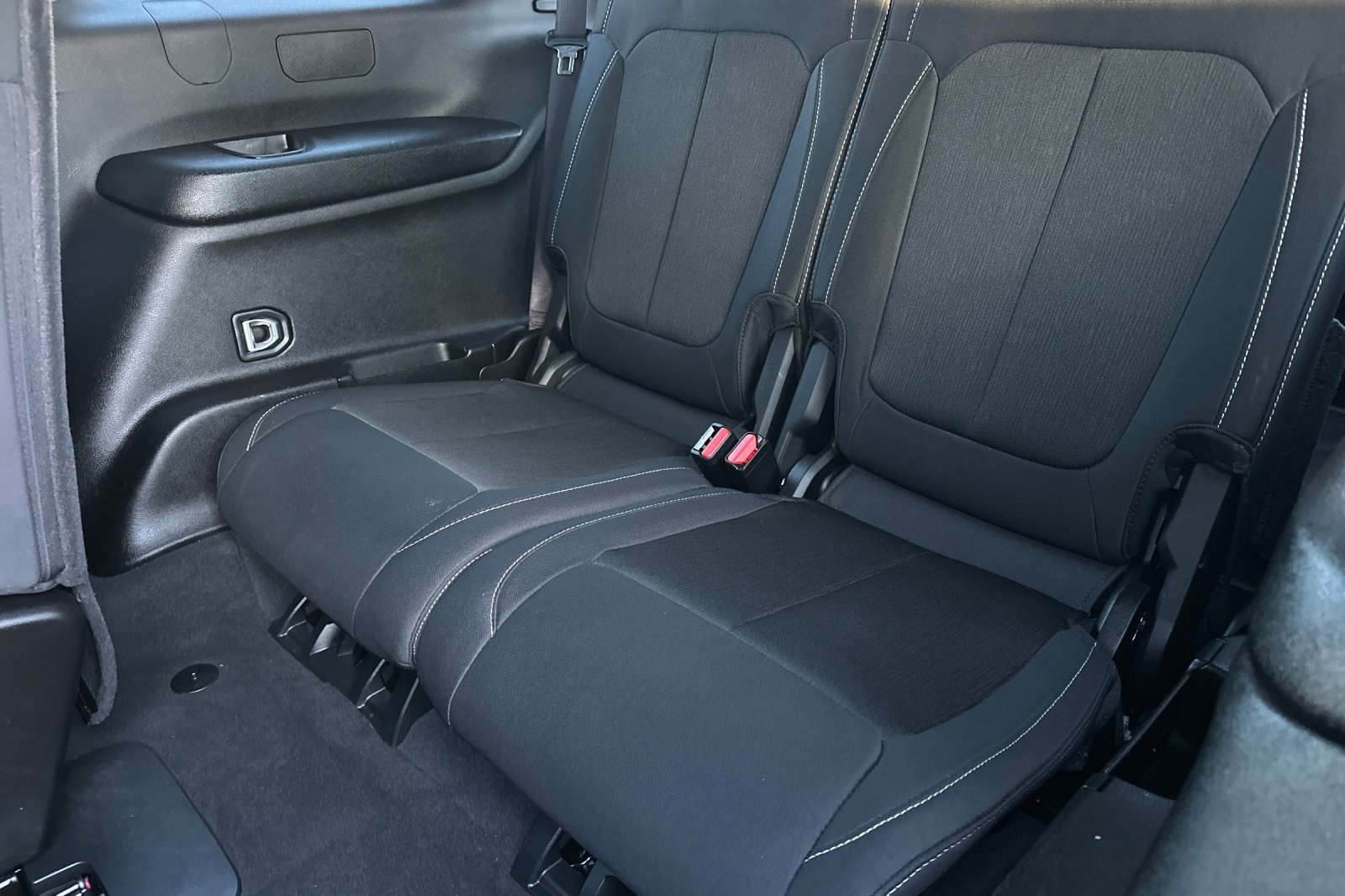 Used 2024 Jeep Grand Cherokee L Laredo image 14