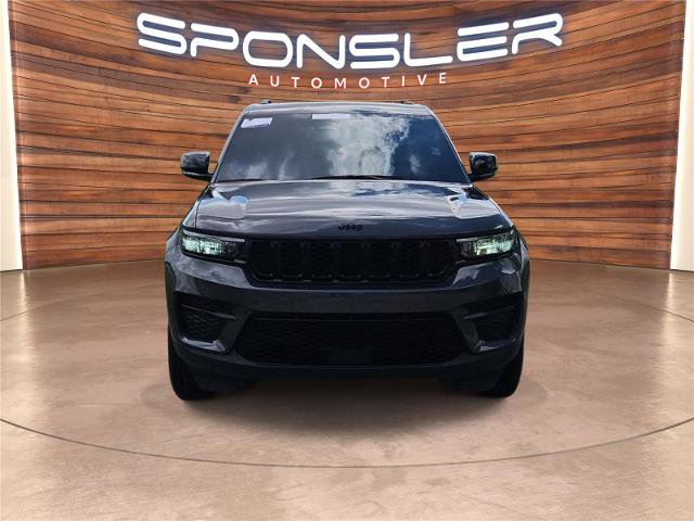 Used 2024 Jeep Grand Cherokee Altitude AWD/4WD image 10