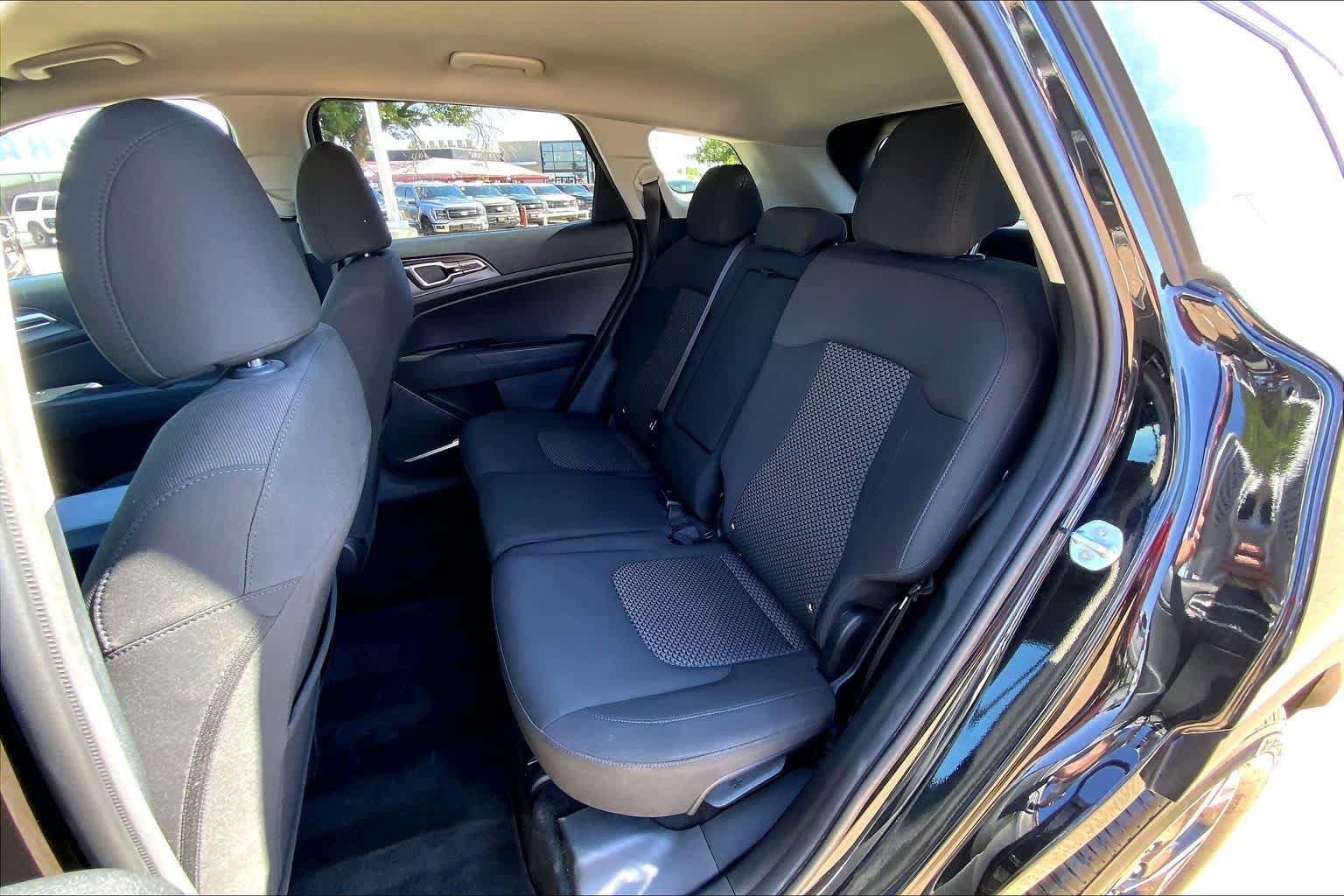 Used 2023 Kia Sportage LX AWD/4WD image 21