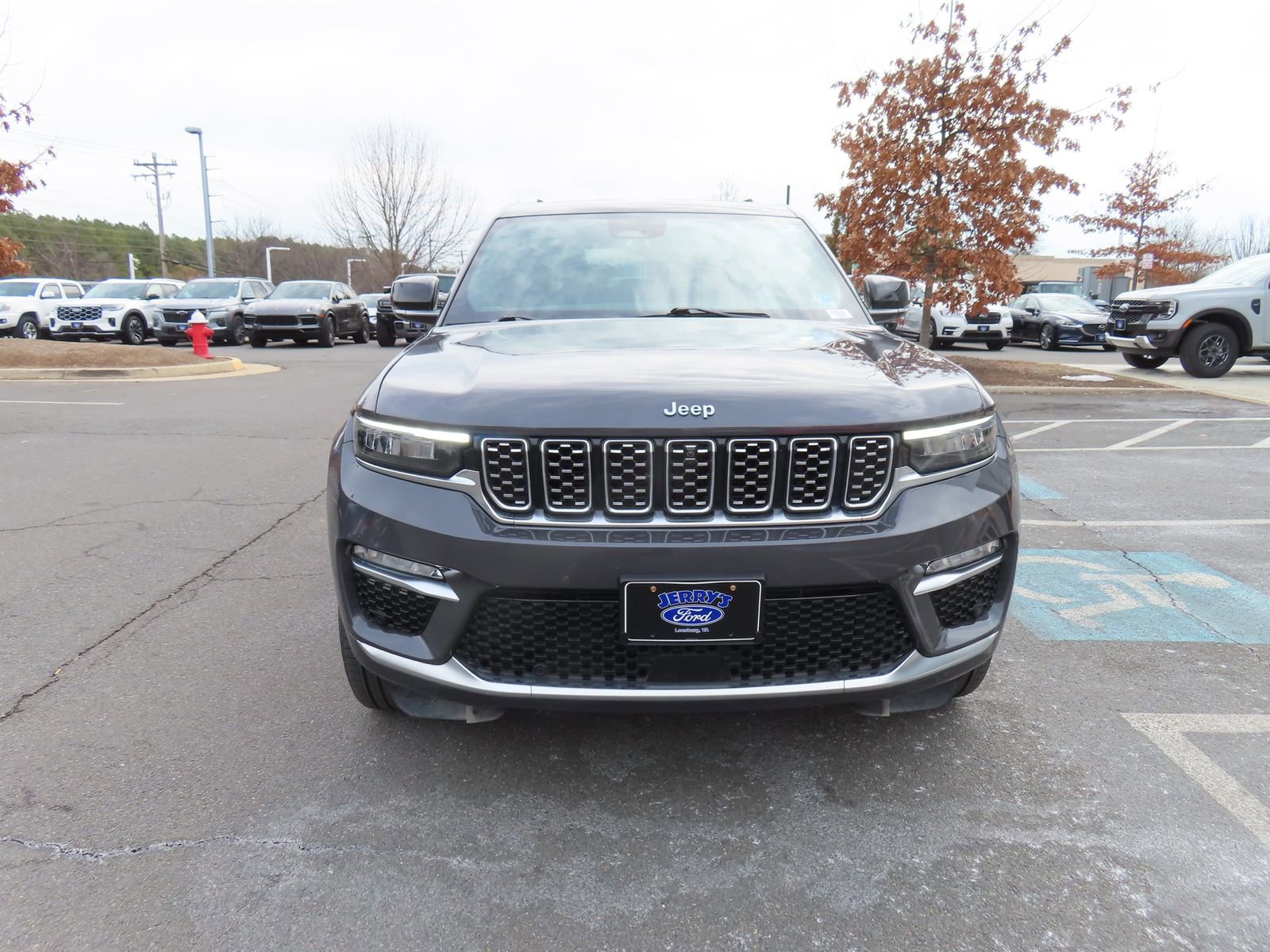 Used 2023 Jeep Grand Cherokee Summit w/ Luxury Tech Group V image 9