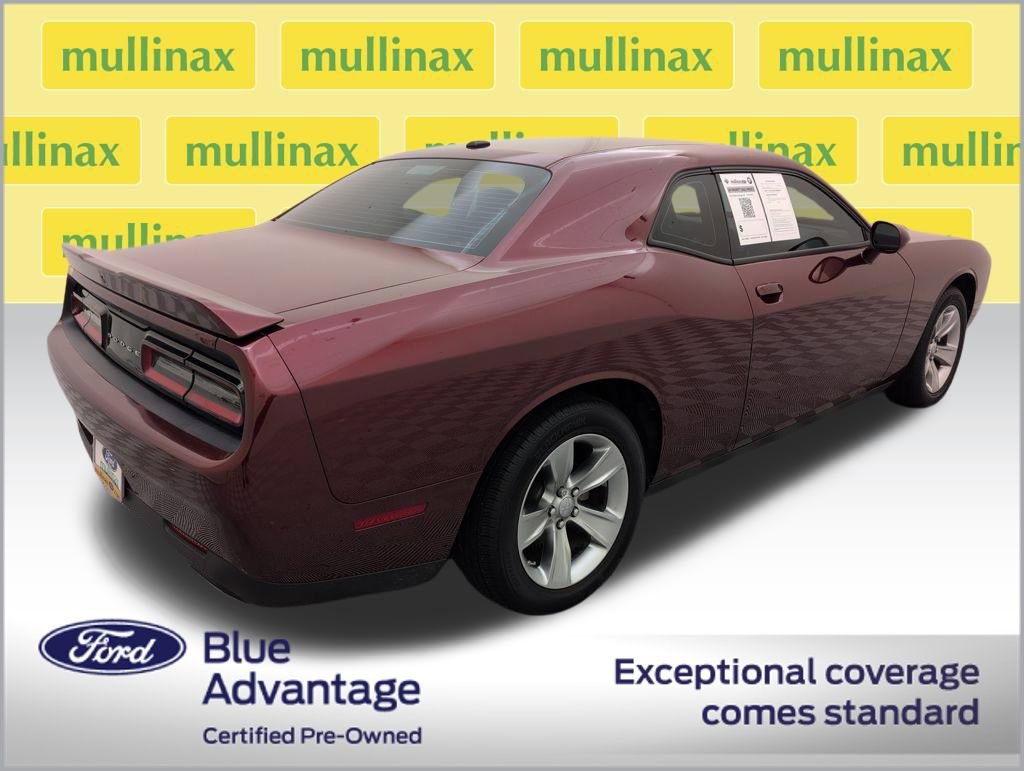 Used 2022 Dodge Challenger SXT image 4
