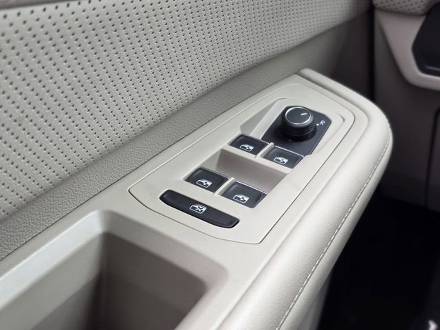 Used 2024 Volkswagen Atlas SE w/ Black Wheel Package image 16