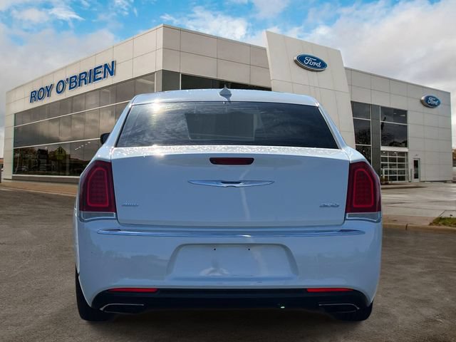 Used 2017 Chrysler 300 Limited w/ Value Package AWD/4WD image 4