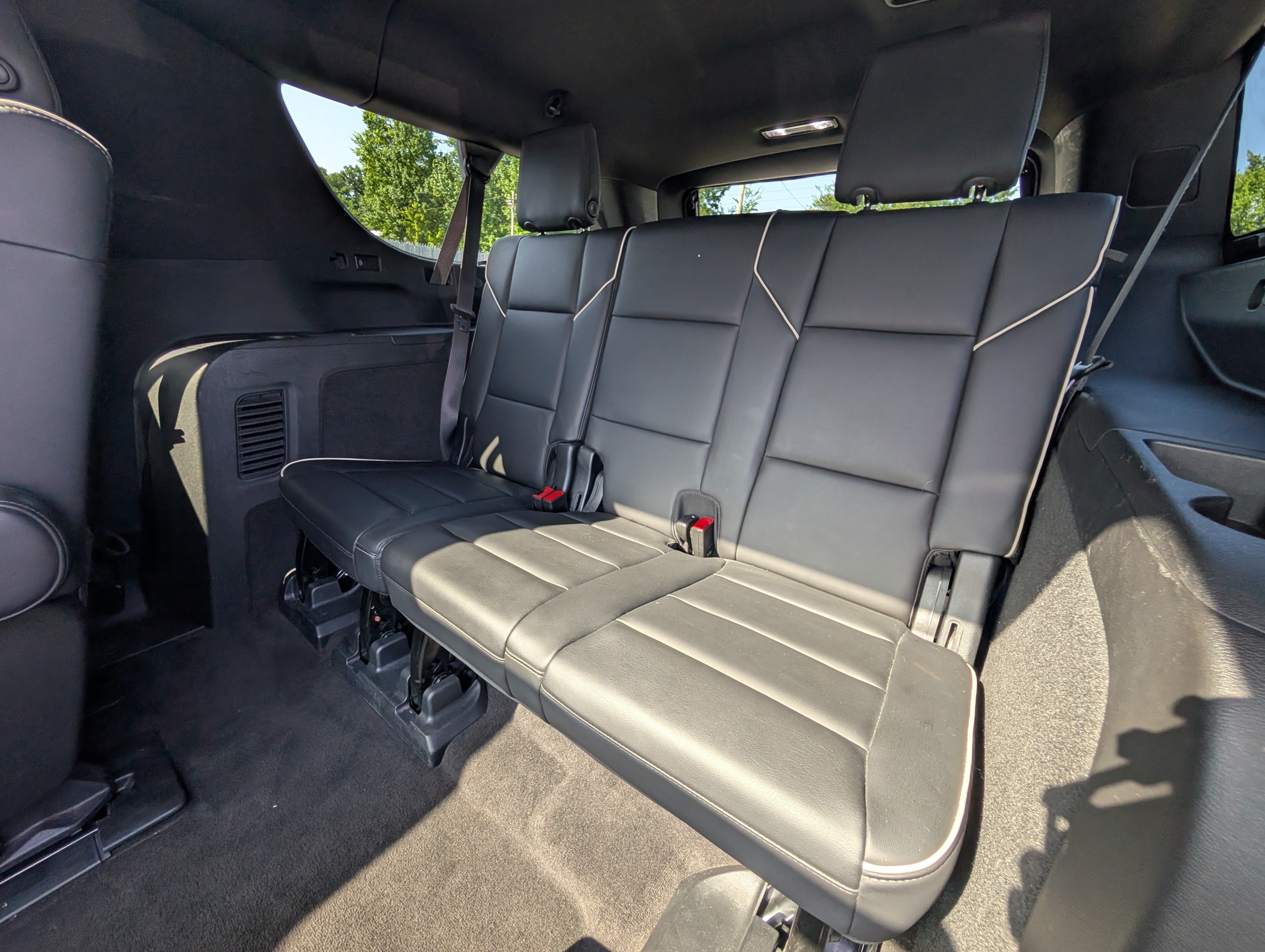Used 2022 Cadillac Escalade ESV Sport AWD/4WD image 17