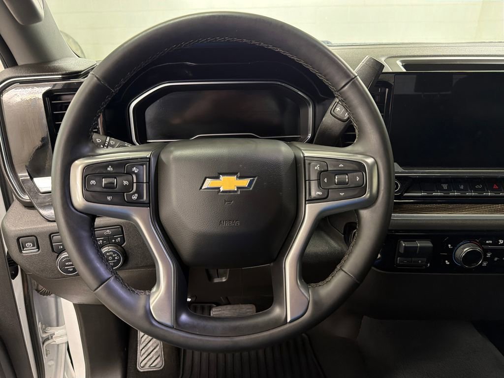 Used 2025 Chevrolet Silverado 2500 LT w/ Convenience Package image 18