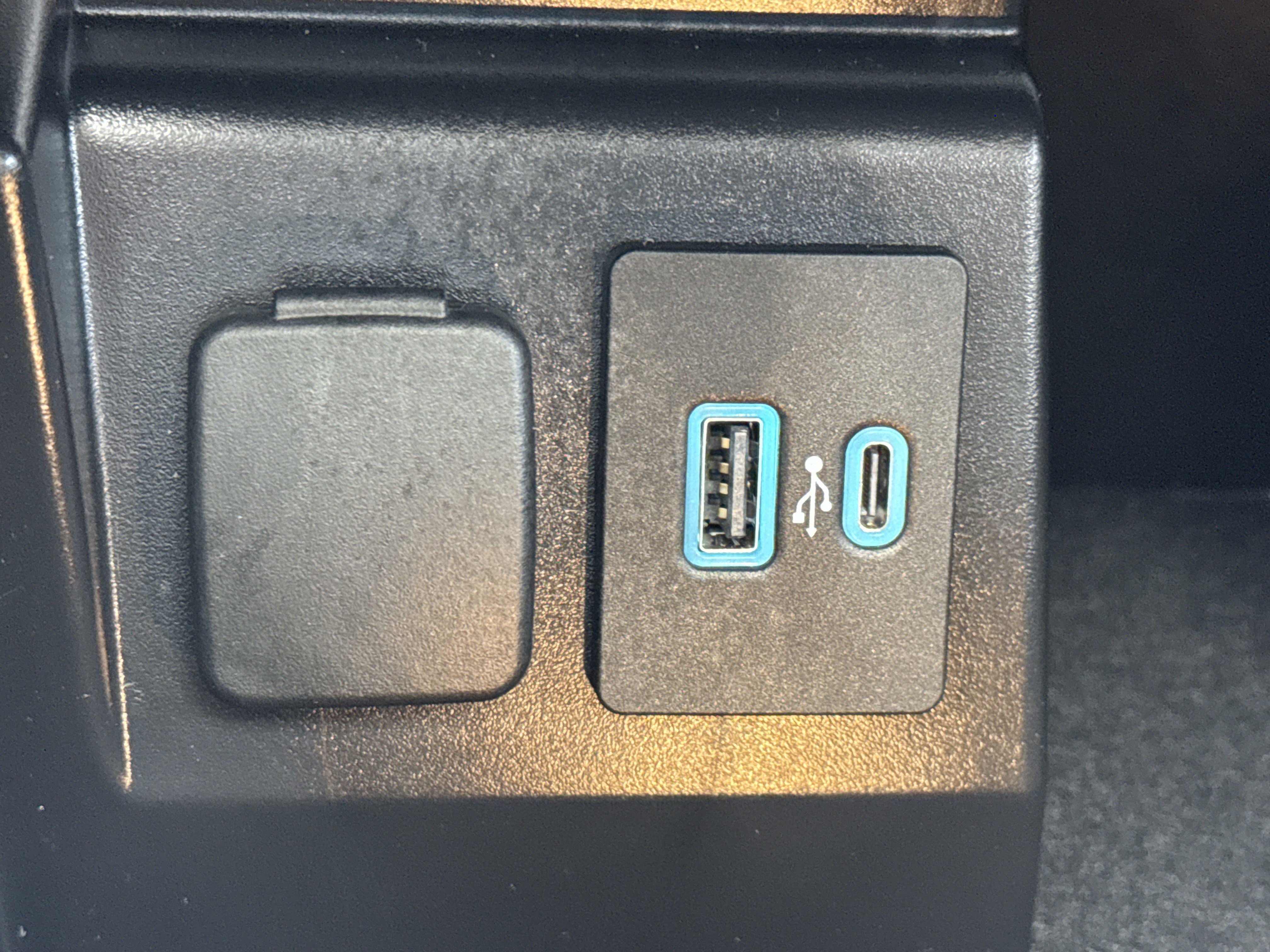 Certified 2024 Ford Explorer ST-Line w/ Class IV Trailer Tow Package image 23