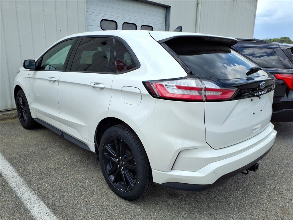 Certified 2024 Ford Edge ST-Line w/ Class II Trailer Tow Package AWD/4WD image 3