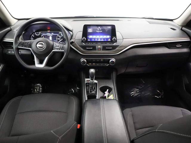 Used 2025 Nissan Altima 2.5 SV FWD image 13
